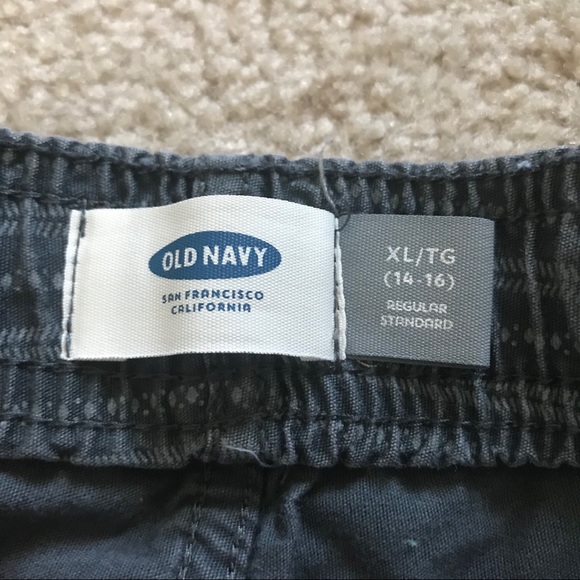 Old Navy grey patterned shorts! - Picture 4 of 4